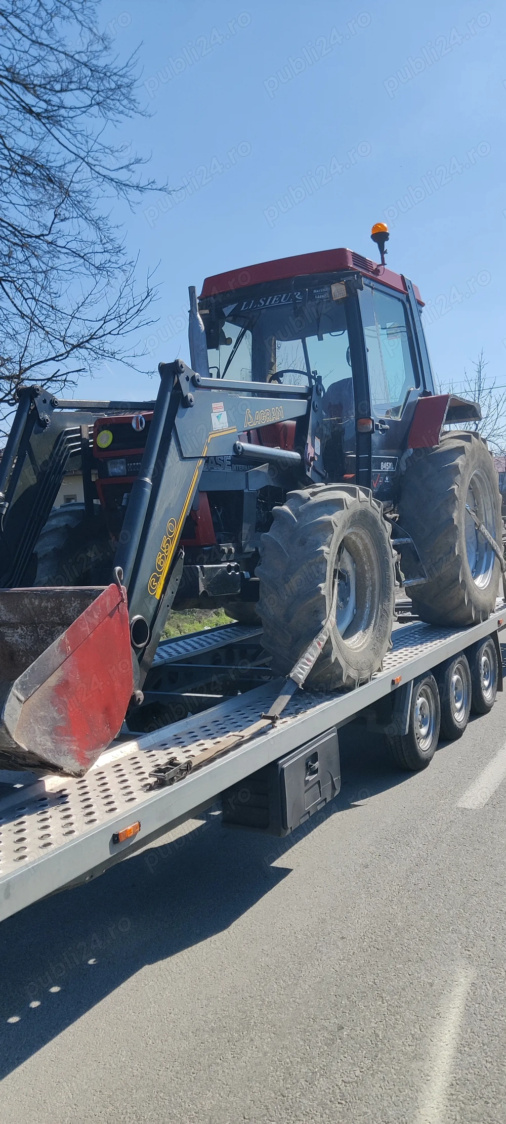 Vând tractor case internațional cu ancărcator frontal 