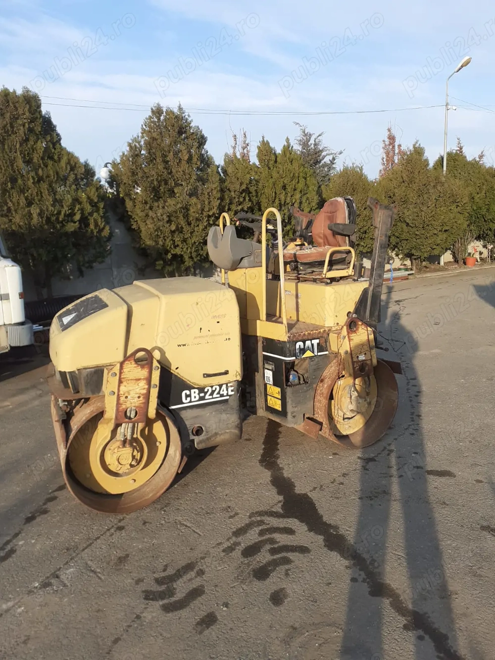 Vand rulou compactor Caterpilar CB-224