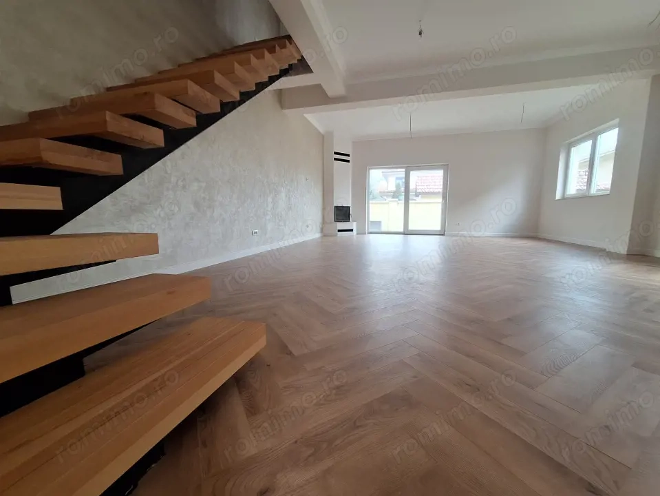 Duplex spatios cu 4 camere in Dumbravita -semineu- la 3 minute de Primarie