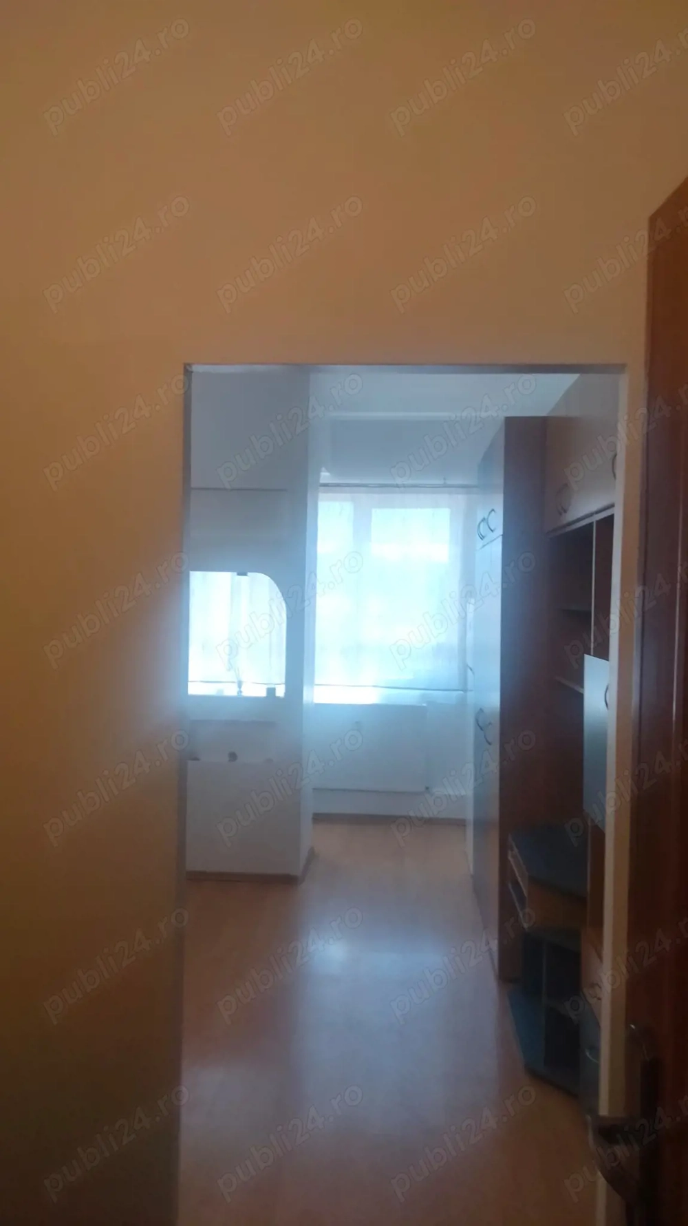 Închiriez garsonieră 