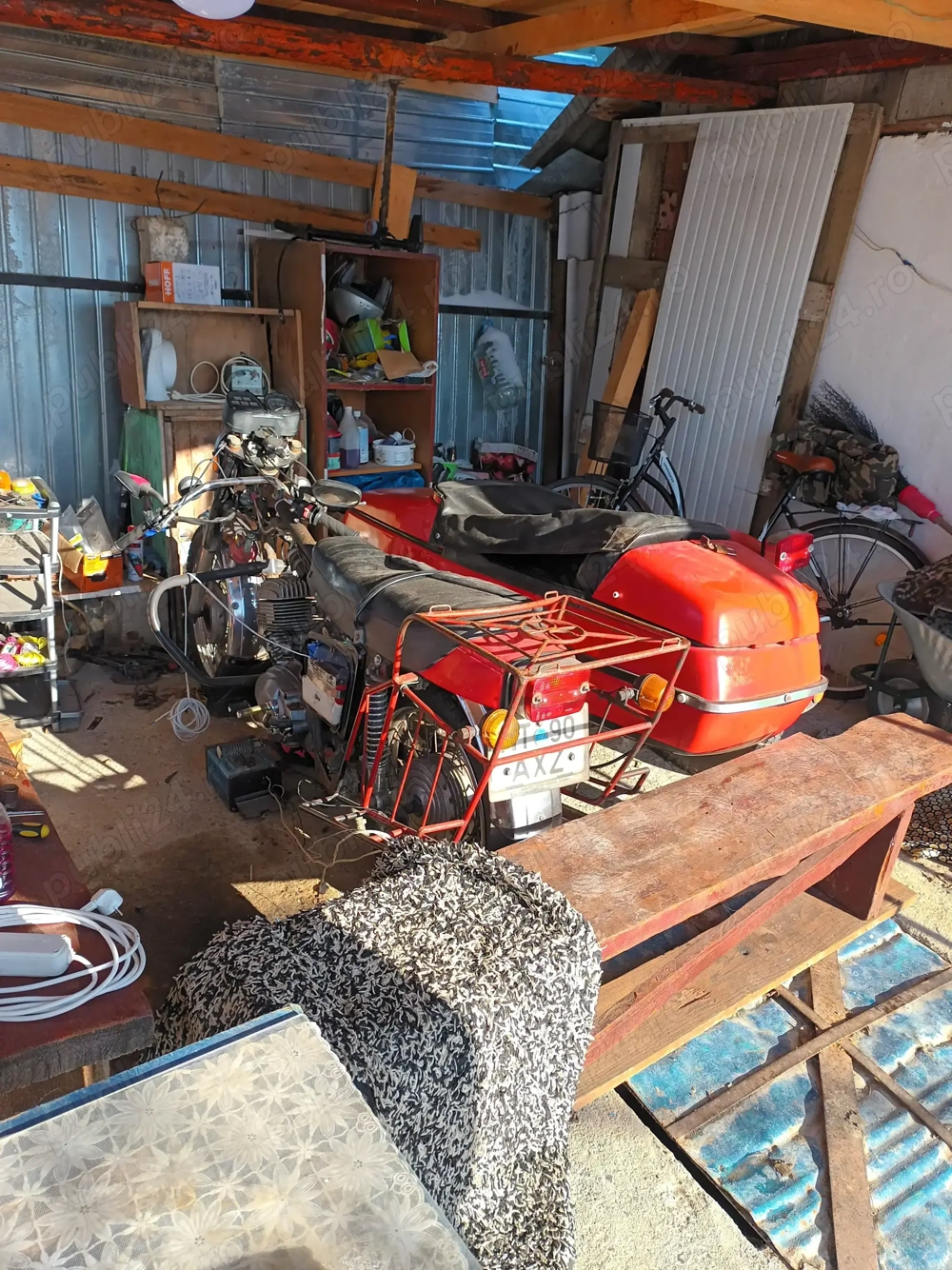 Vând urgent Motocicletă cu ataj de epocă