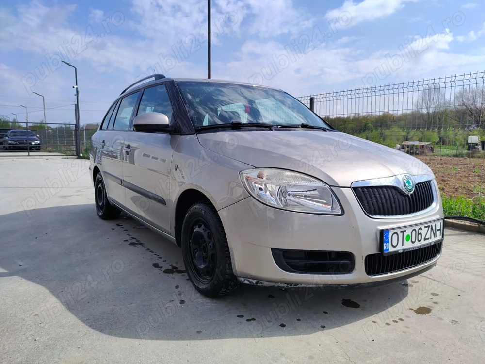 Skoda Fabia 2010 1.2 HTP Benzina - aproximativ 130.000 km   Economica, ideala pentru oras