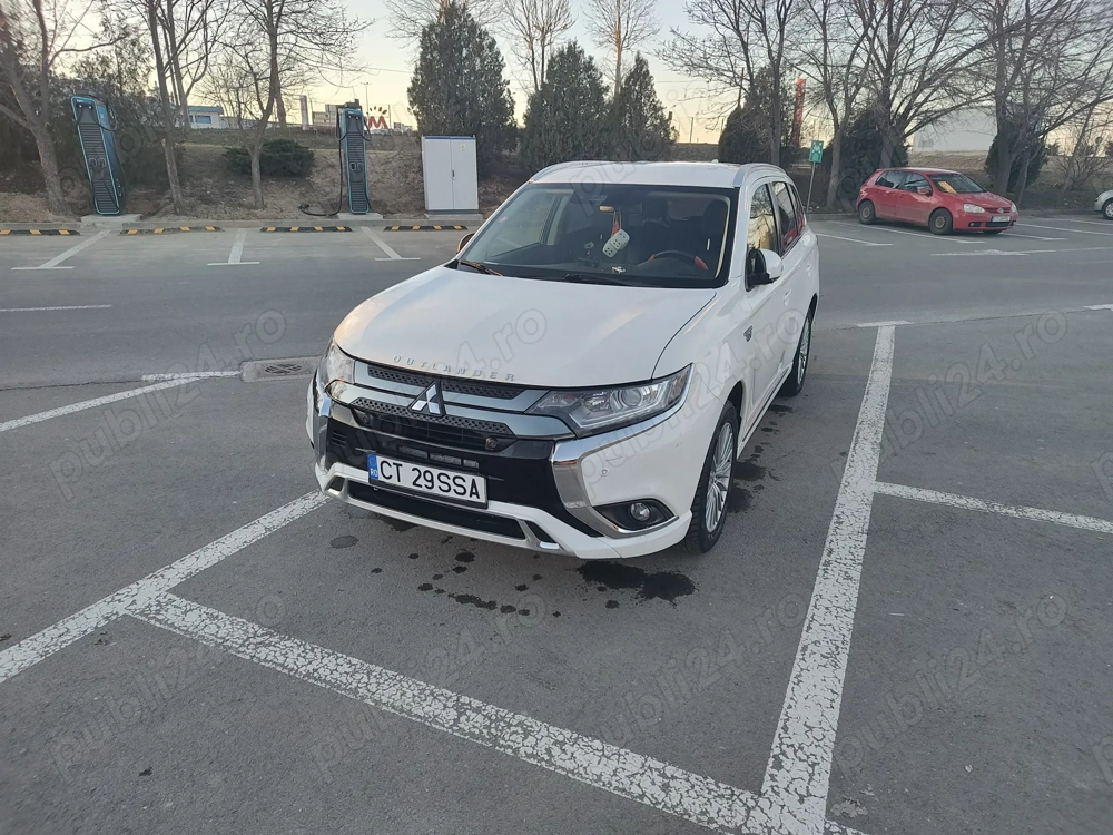 2019 Mitsubishi Outlander PHEV 4x4 2.4L