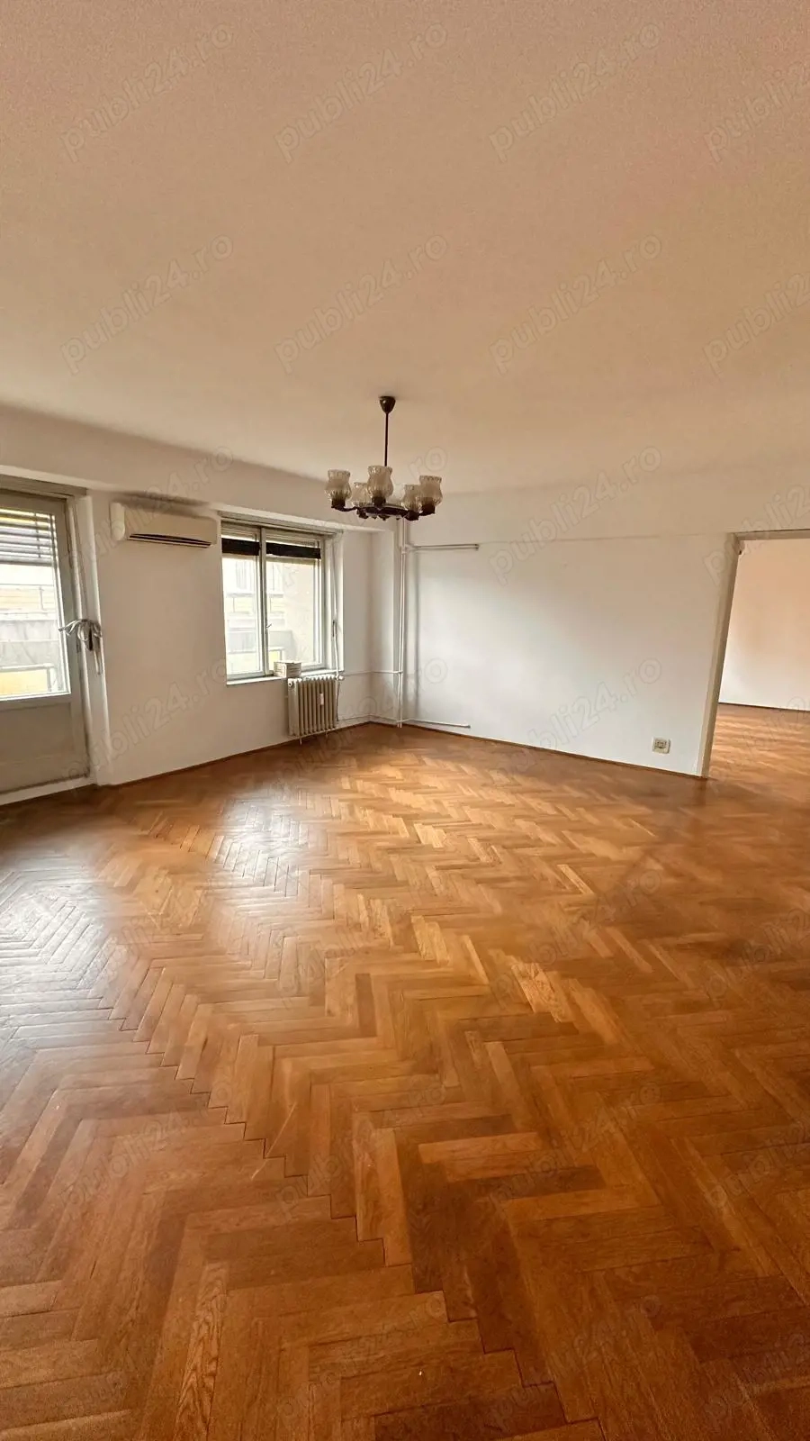 Apartament 5 camere (modificat in 4), 125 mp + garaj sub bloc, zona Polivalentă   Arad
