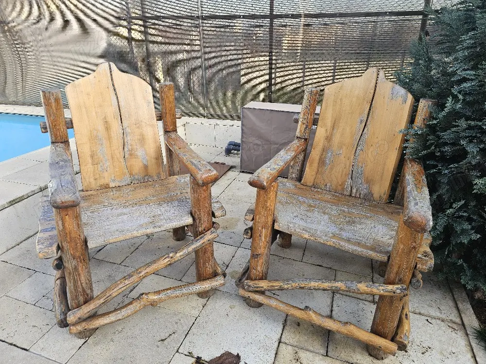 vand doua scaune de terasa din lemn masiv