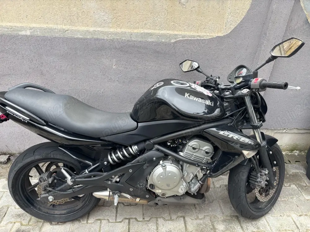 Motocicleta Kawasaki ER6N 
