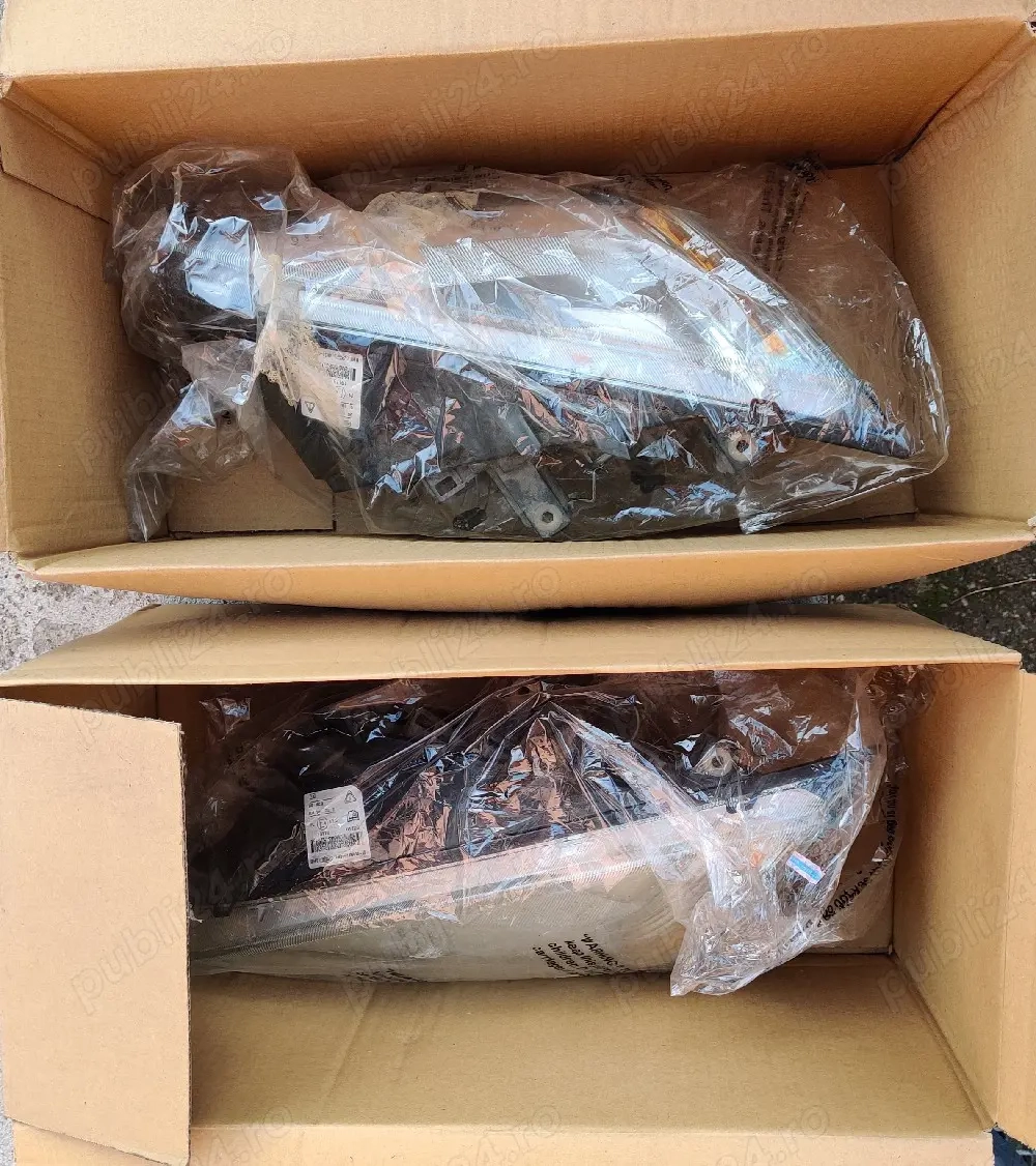 Faruri Originale Ford Focus 2 Dreapta Stânga -> Clema Superioară Ruptă la ambele, în rest Perfecte