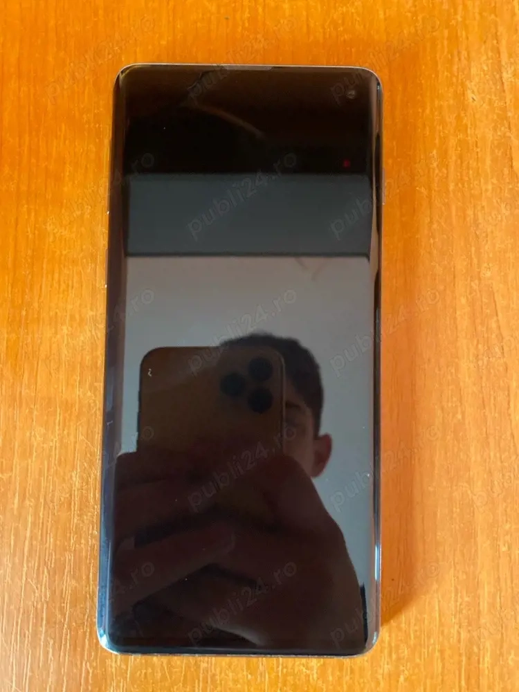 Vând samsung S10 