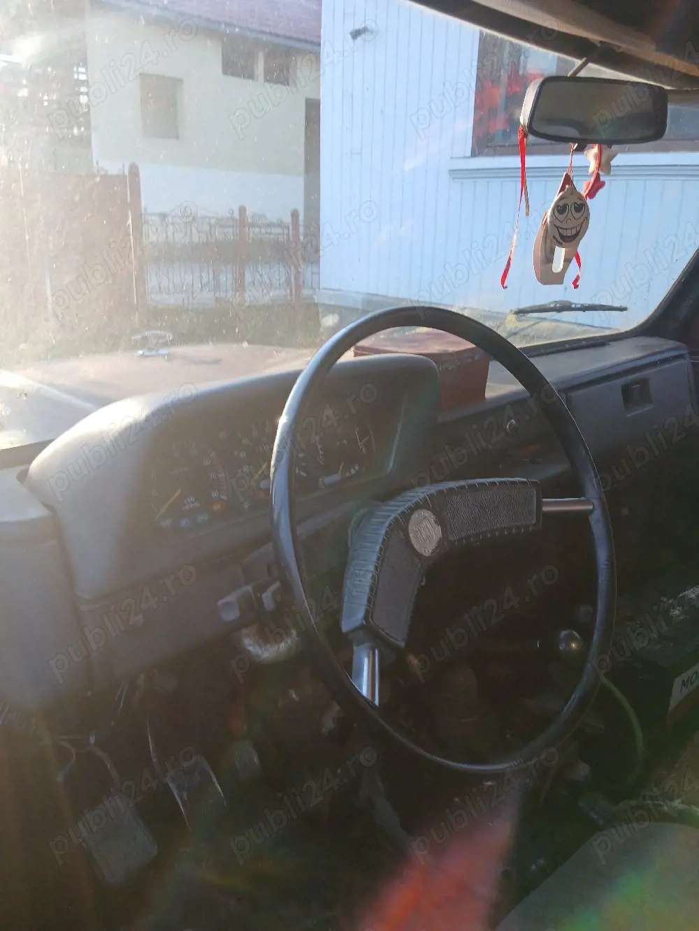 vând aro camioneta