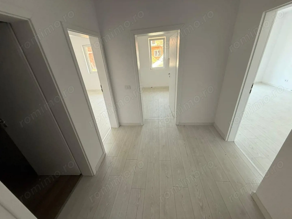  Decomandat. Finalizat. Bucatarie separata. Bloc nou