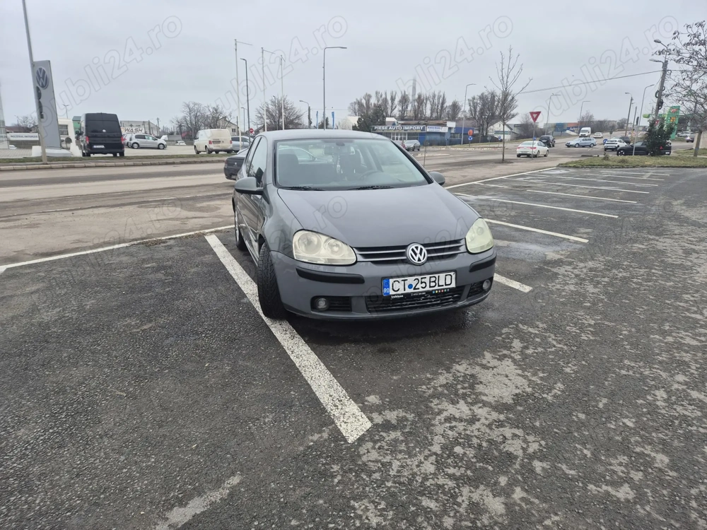 Vând  Volkswagen Golf 5