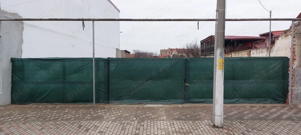 Vind sau închiriere ( Teren intravilan) central (555mp ) cu Utilități 
