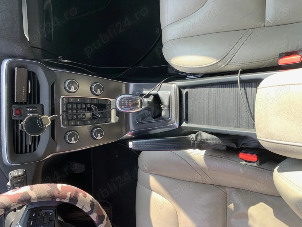 VOLVO v40 Business Edition D2 NAVI ,LED DISPLAY , self -parking