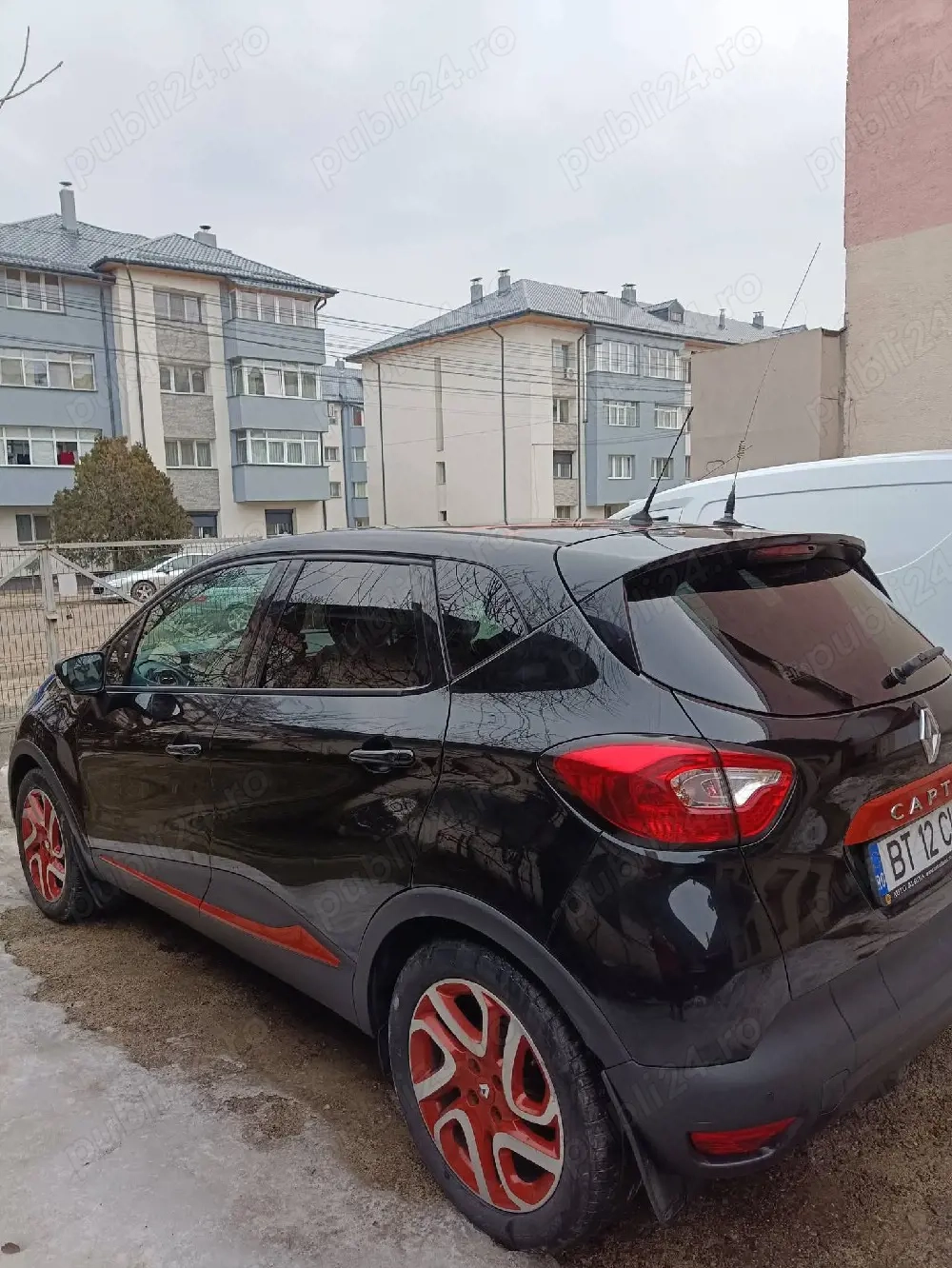 RENAULT CAPTUR 1,5 DCI . Navigatie . Camera pe masarier, senzori de parcare . KM 180000. Unic propri