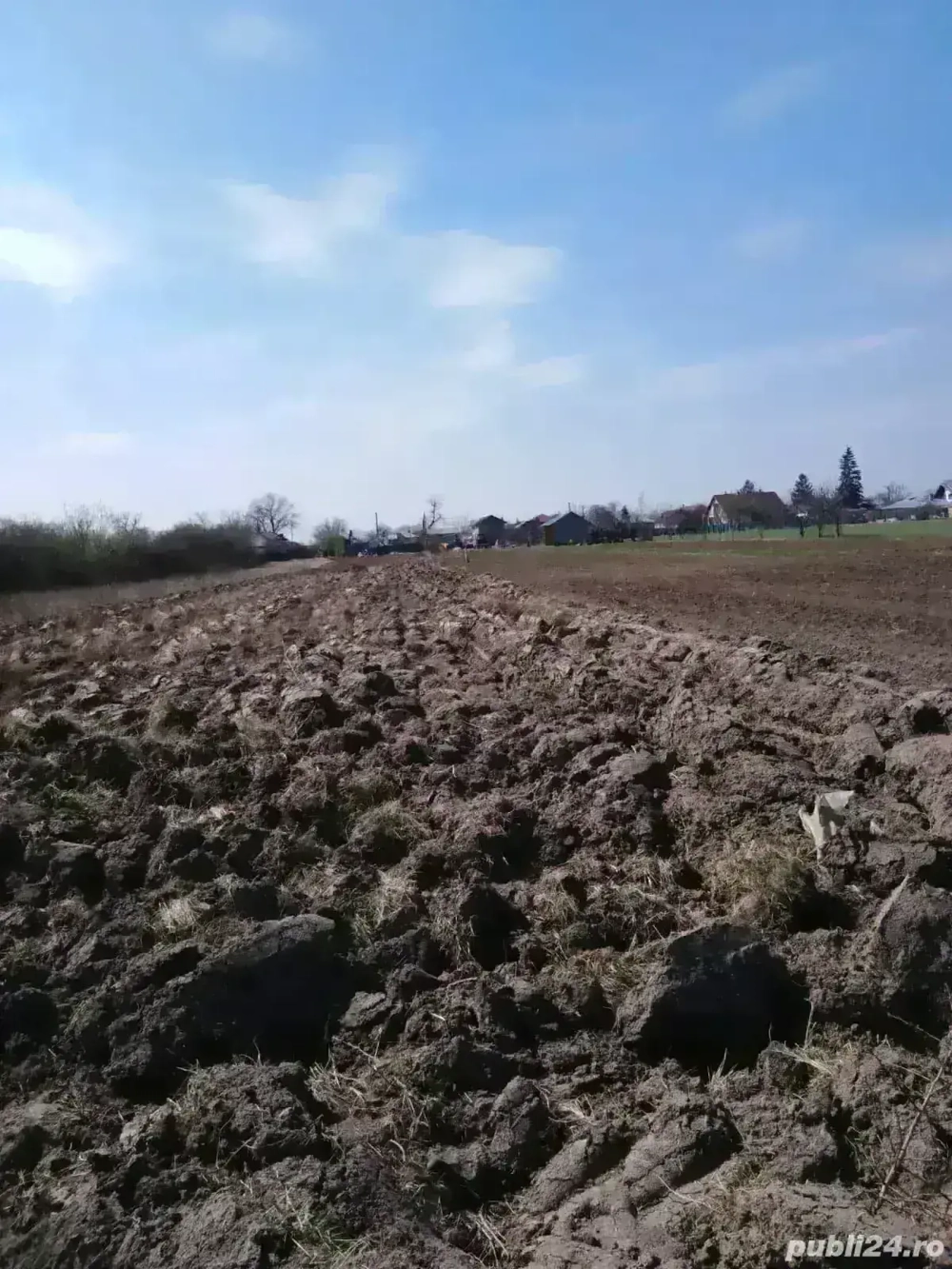 Vand 2300 m2 teren intravilan