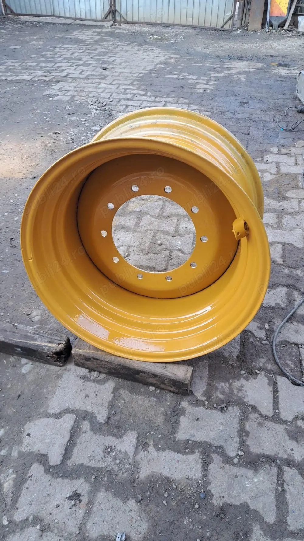 Vand Janta  pentru  Buldo Carterpilar 18.4/26