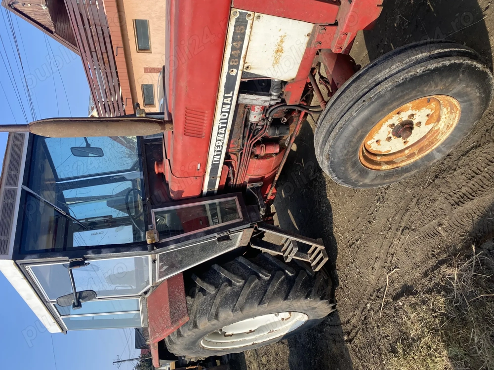 Tractoare de vânzare  2 buc Fiat 450 și IH 855 S