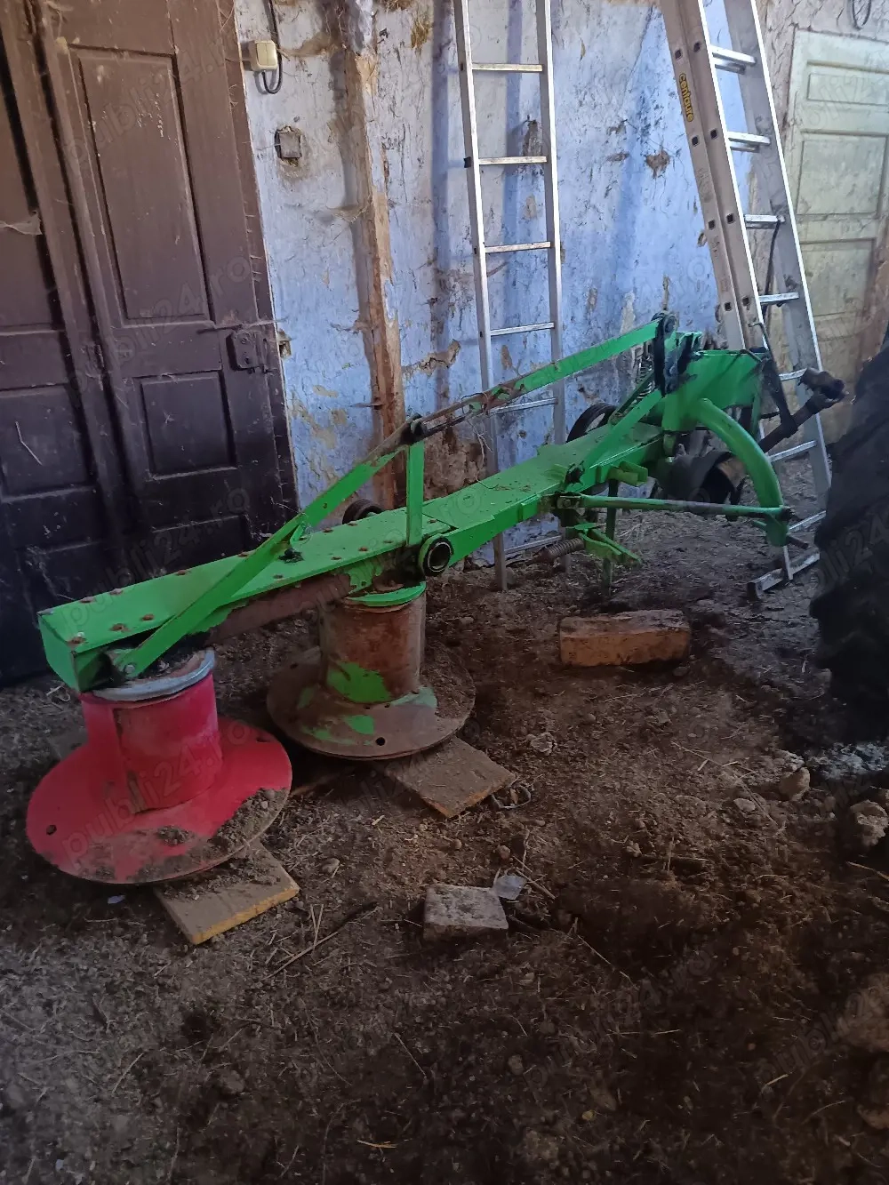 Vând cositoare tractor 