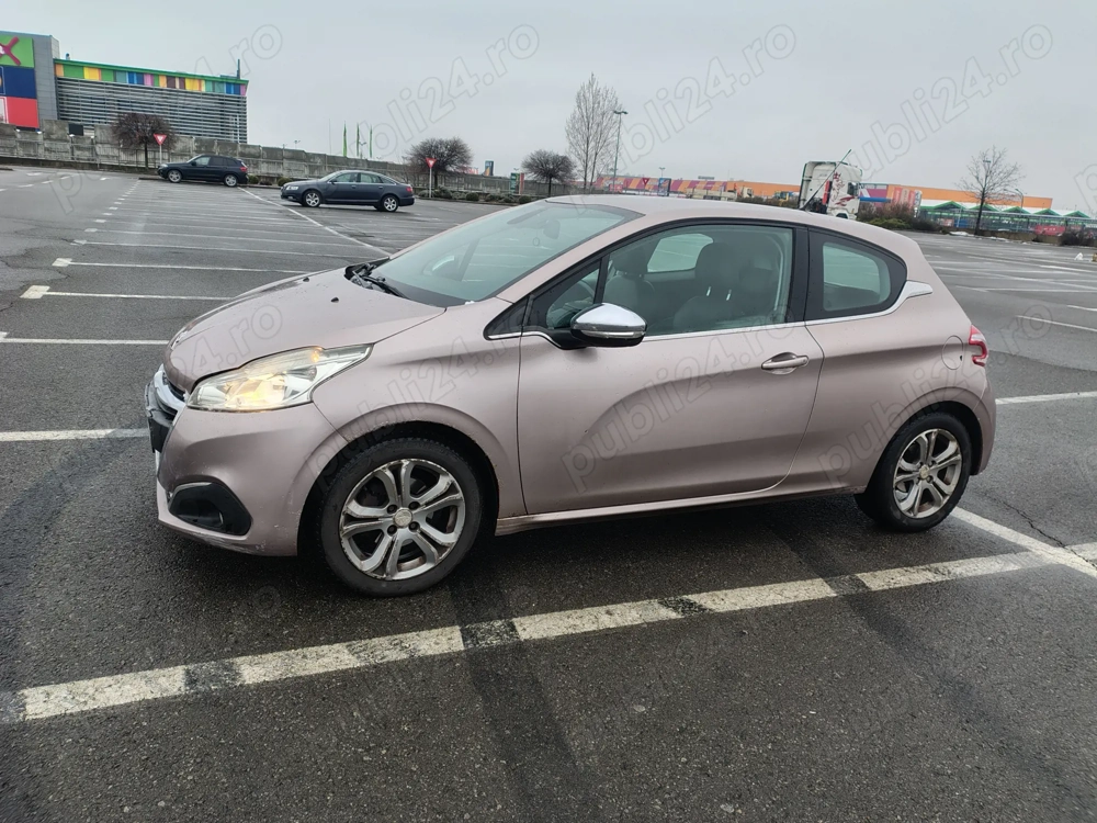 Vând Peugeot 208 