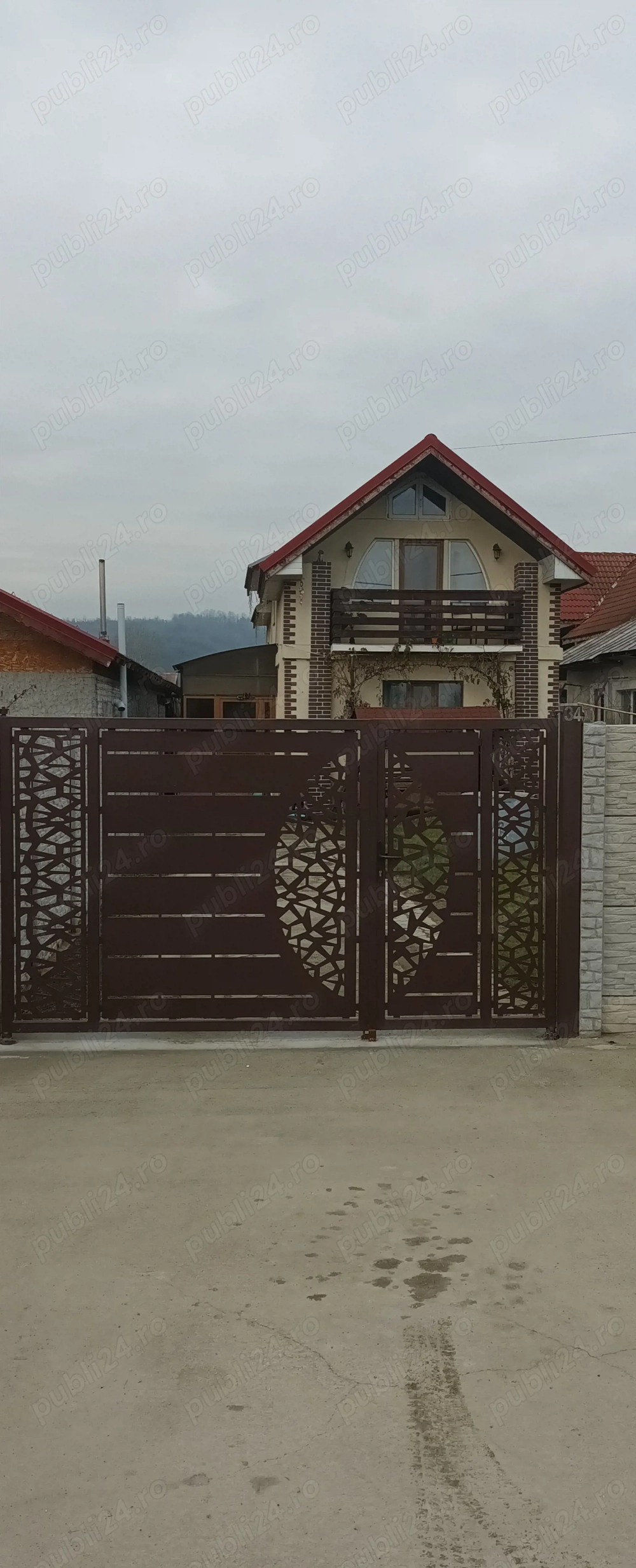 Vând casă la intrare in Bălești 