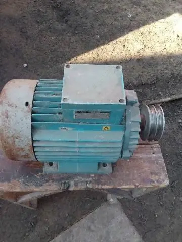 vând motor trifazic 