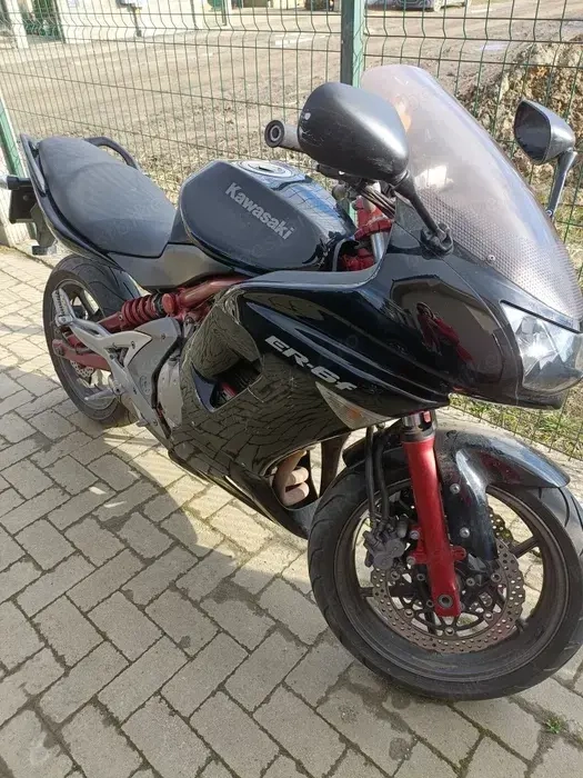 Kawasaki ER6F 650 2006   lovită dreapta   pornește