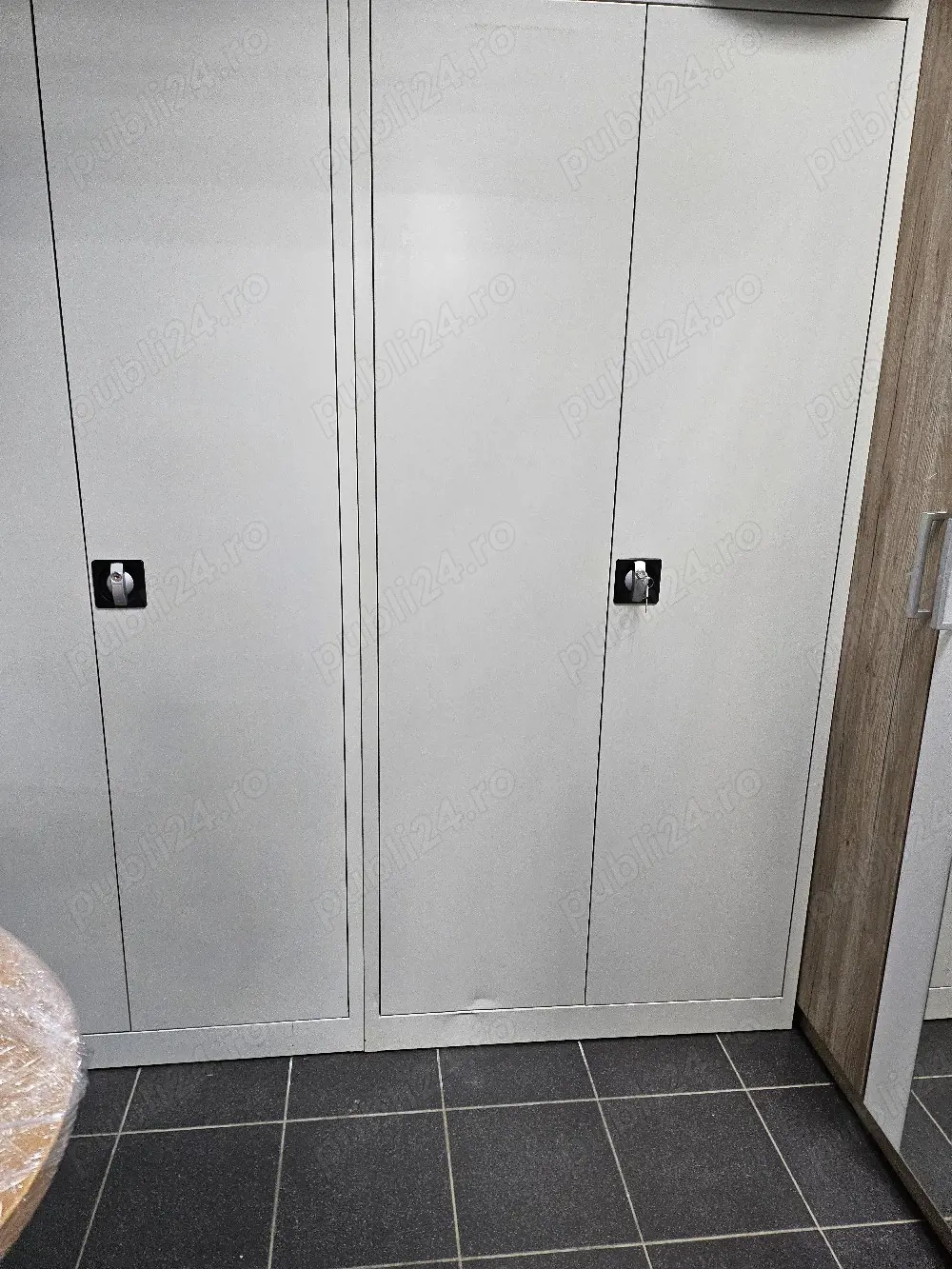 Vand dulapuri metalice