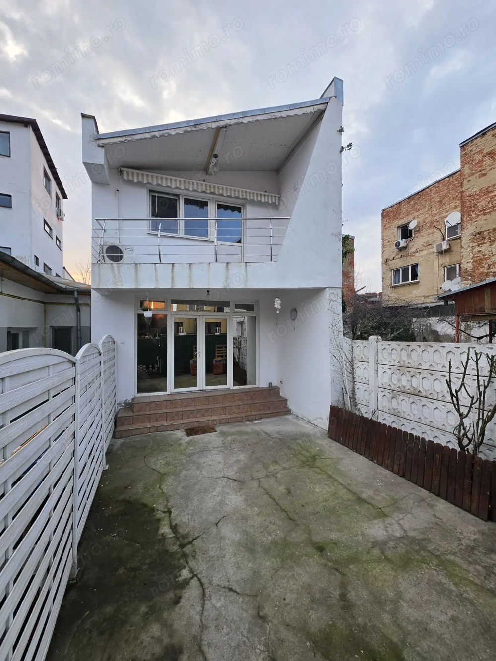 Casa 4 camere zona centrala Hala Traian