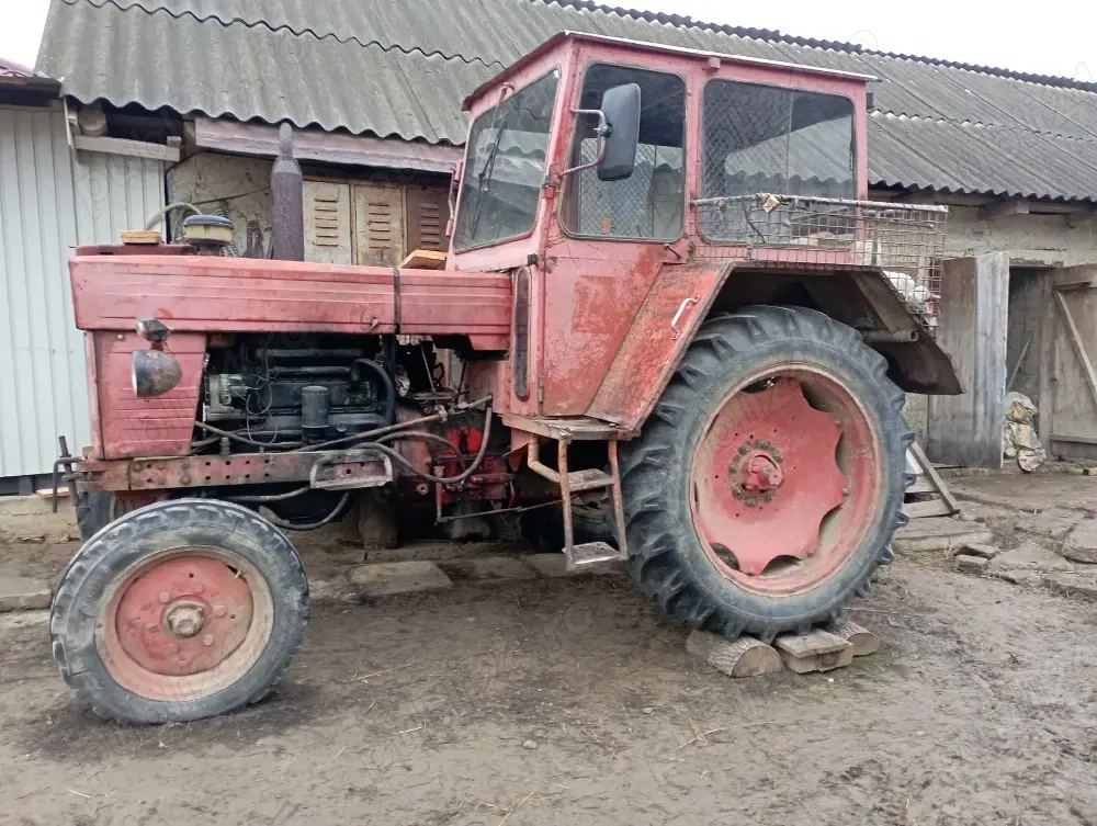 vând tractor U650