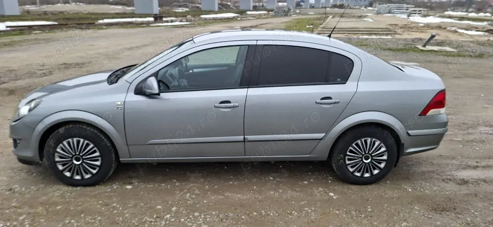 Proprietar vând Opel Astra H, 2010, 1,6 benzina, sedan
