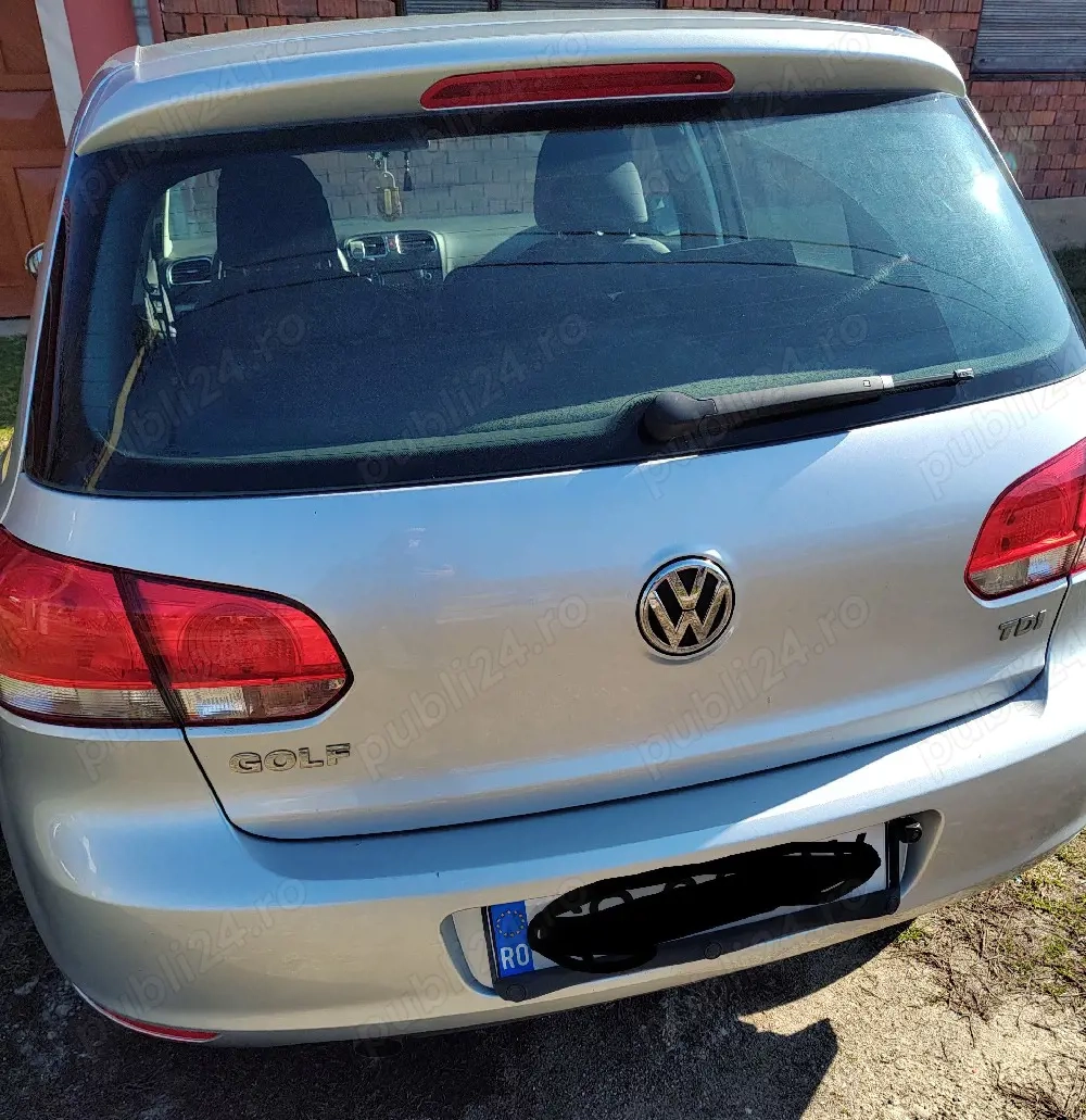 Vând mașina, Volkswagen Golf 6, culoare Grii, motor 1.6TDI, din 2009