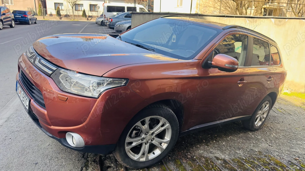 Mitsubishi Outlander 2013 | 2.2 Diesel | 4x4 Selectabil | Dotări Premium | Istoric Service