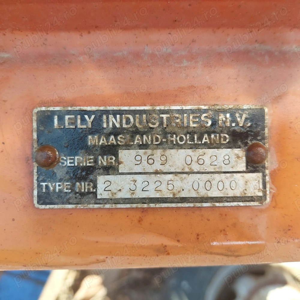  Mașină de împrăștiat îngrășăminte solide  Lely 