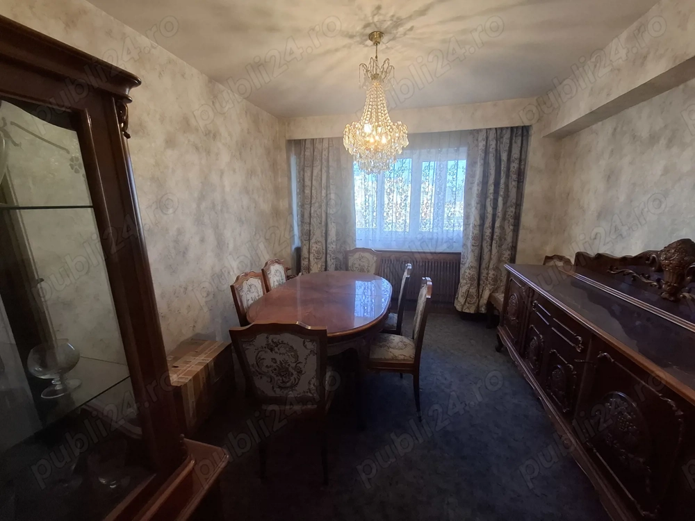 B-dul Unirii (ultracentral)   apartament cu 4 camere, 2 bai, balcon mare