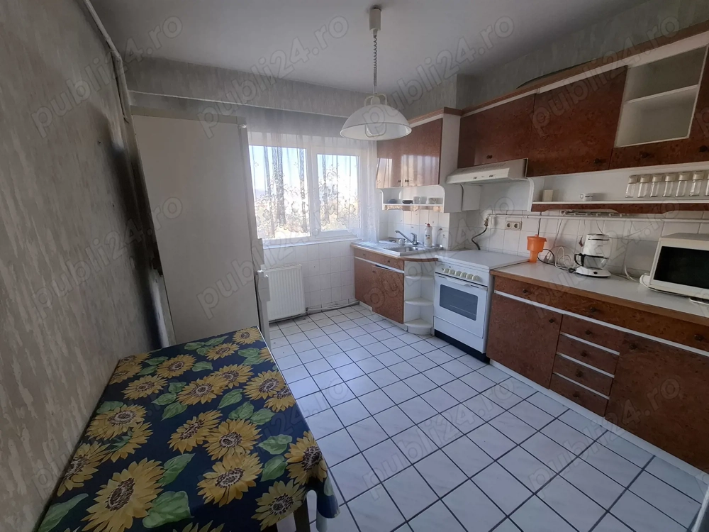 B-dul Unirii (ultracentral)   apartament cu 4 camere, 2 bai, balcon mare