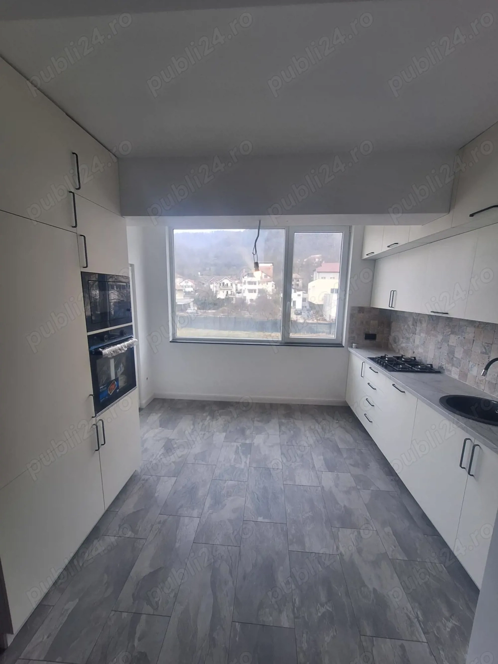 3 camere bloc nou et 1, sup 107 mp , partial mobilat