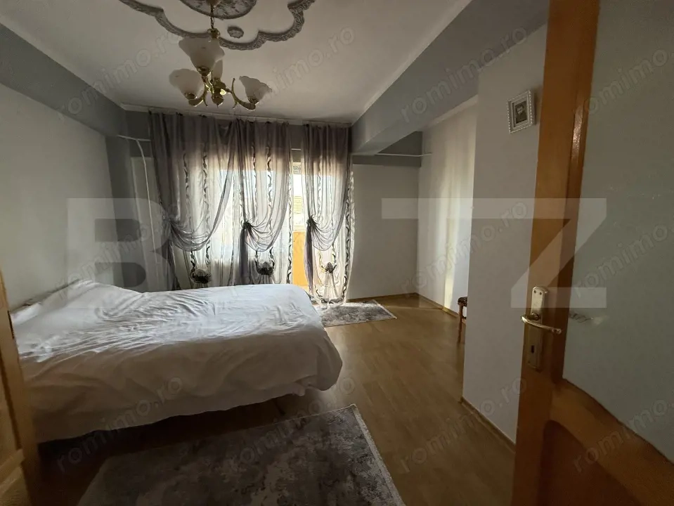 Apartament 3 camere, decomandat, 66.3 mp, zona Catedrala 