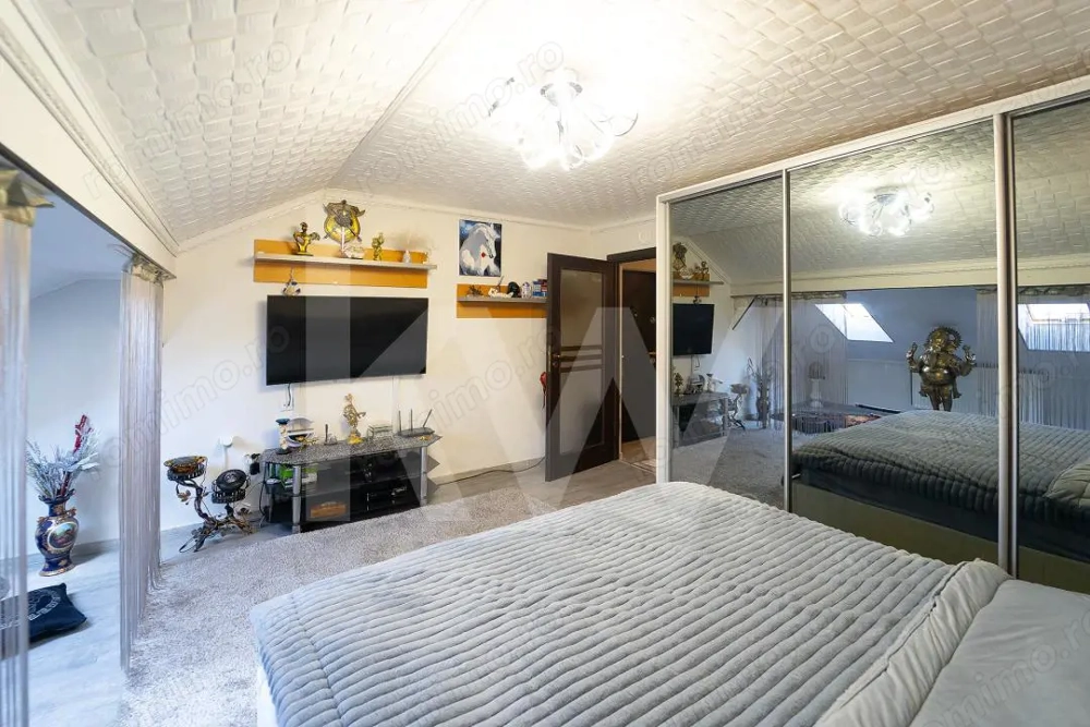 Apartament tip mansarda ,  decomandat , pe 2 niveluri , 92 mp utili