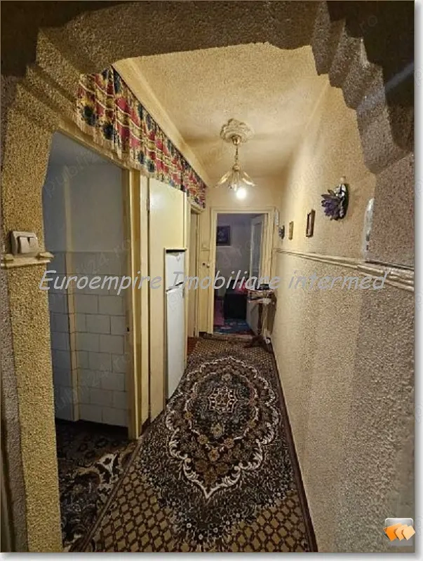 Apartament 3 camere de vanzare zona KM 4-5