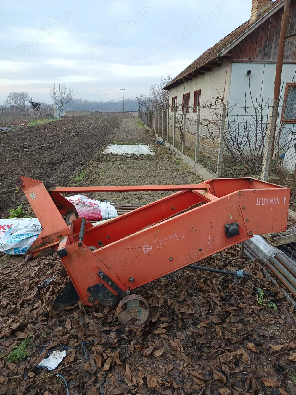 Masina de scos cartofi cu banda