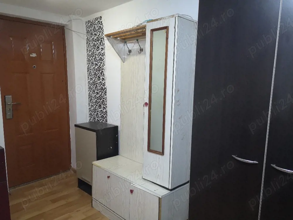 Dau în chirie garsoniera Dambu rotund 15 mp la parter