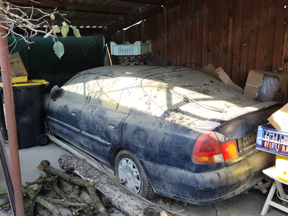 Vând Mitsubishi Carisma 