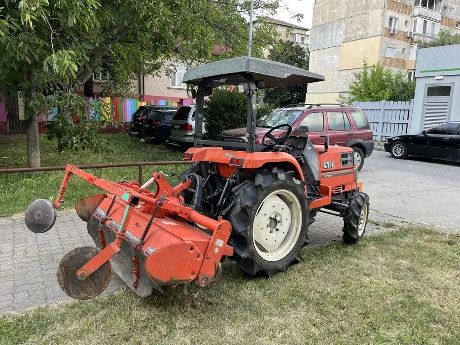 Tractor 4x4 Kubota GT 5 + freza