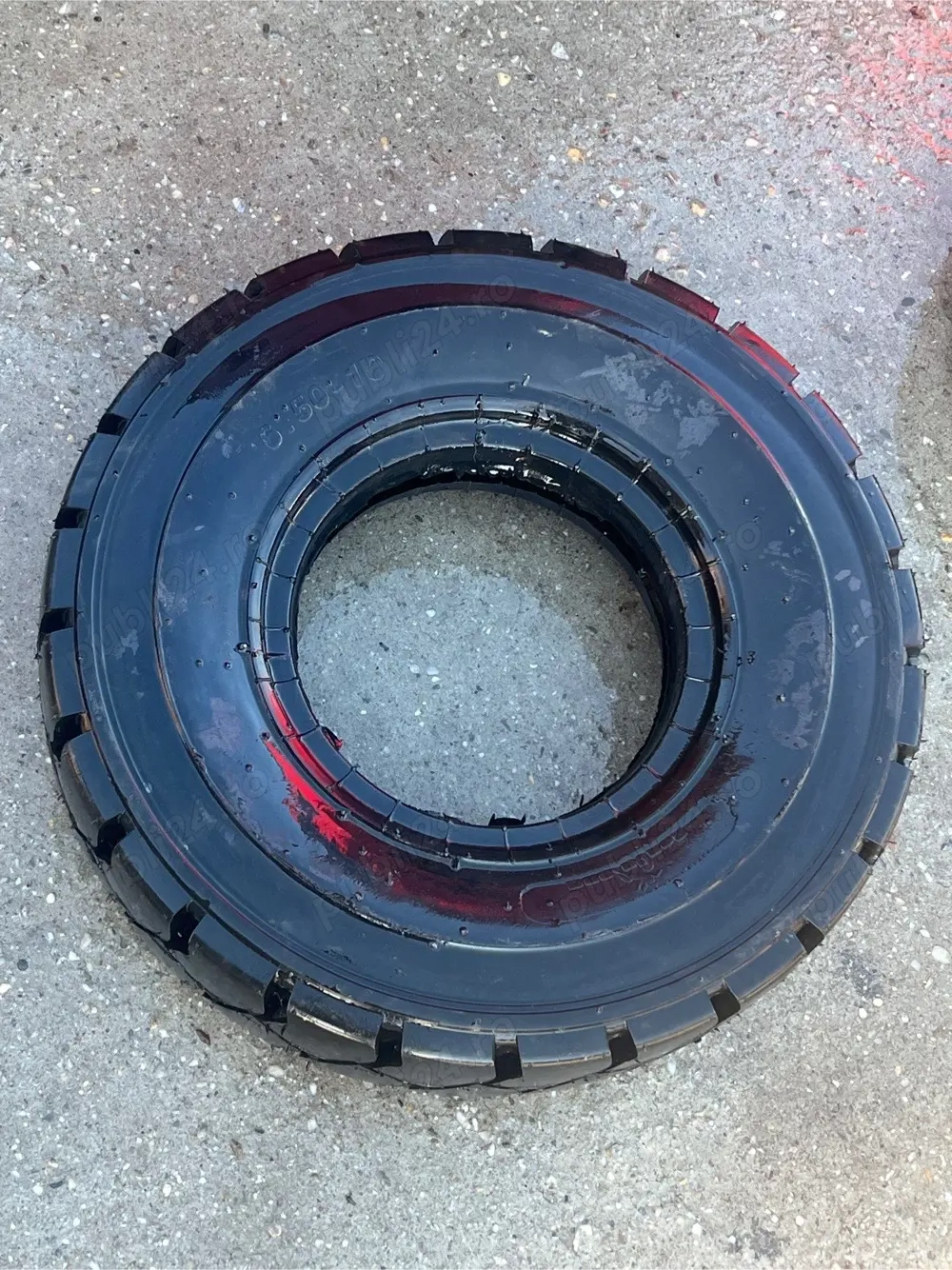 Vând două anvelope 6.50-10 stivuitor