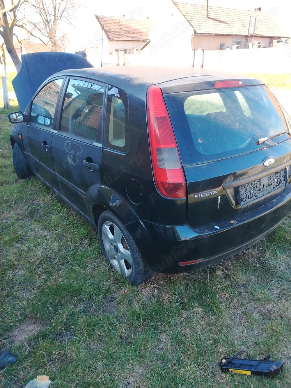 Dezmembrez Ford fiesta 2005-benzina