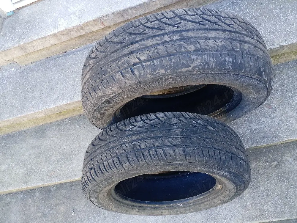 Vând 2 Cauciucuri Radburg 185 65 15 Iarna