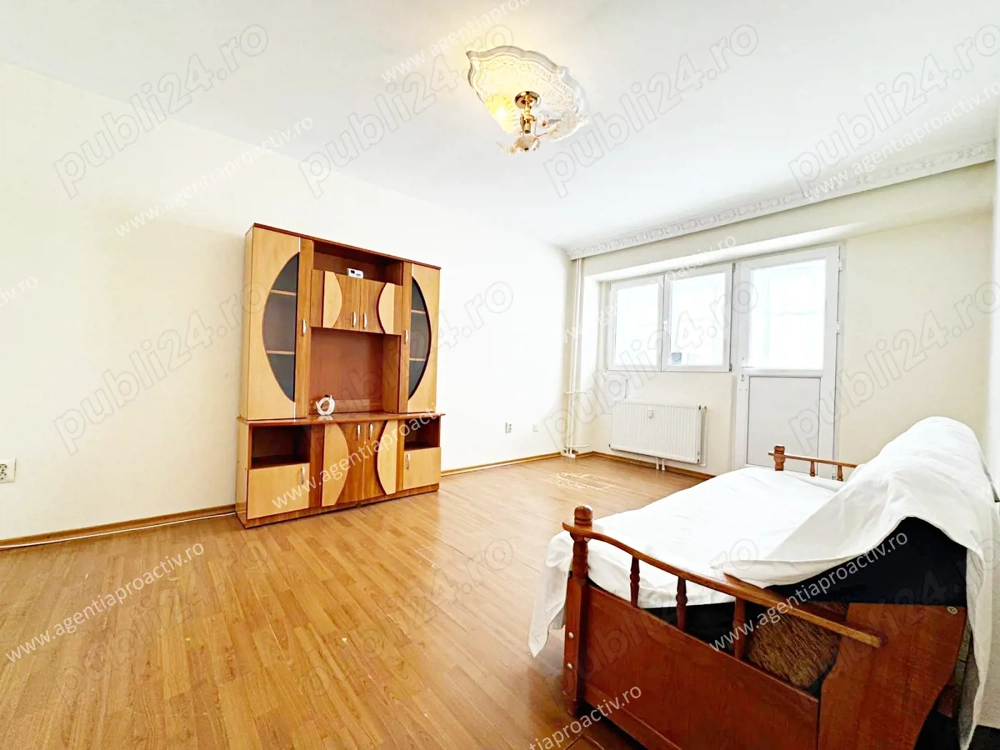Apartament cu 2 camere decomandat, in cartierul Micro 21, la etajul 6.