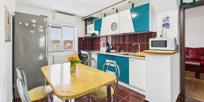 Apartament cu 3 camere, decomandat, centrala proprie Girocului