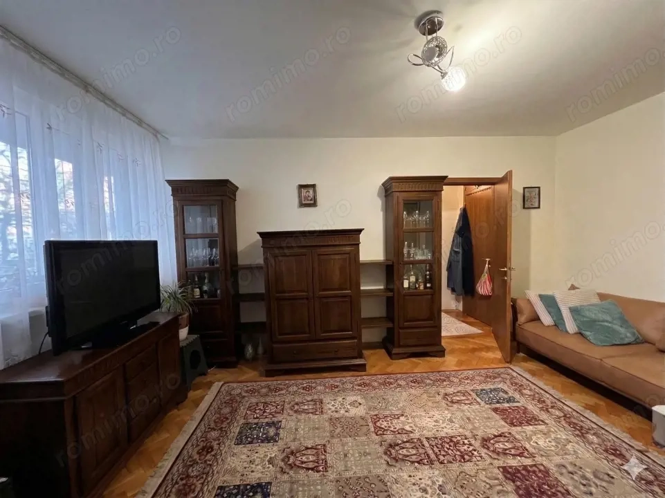Apartament 2 camere Mihalache. Metrou.