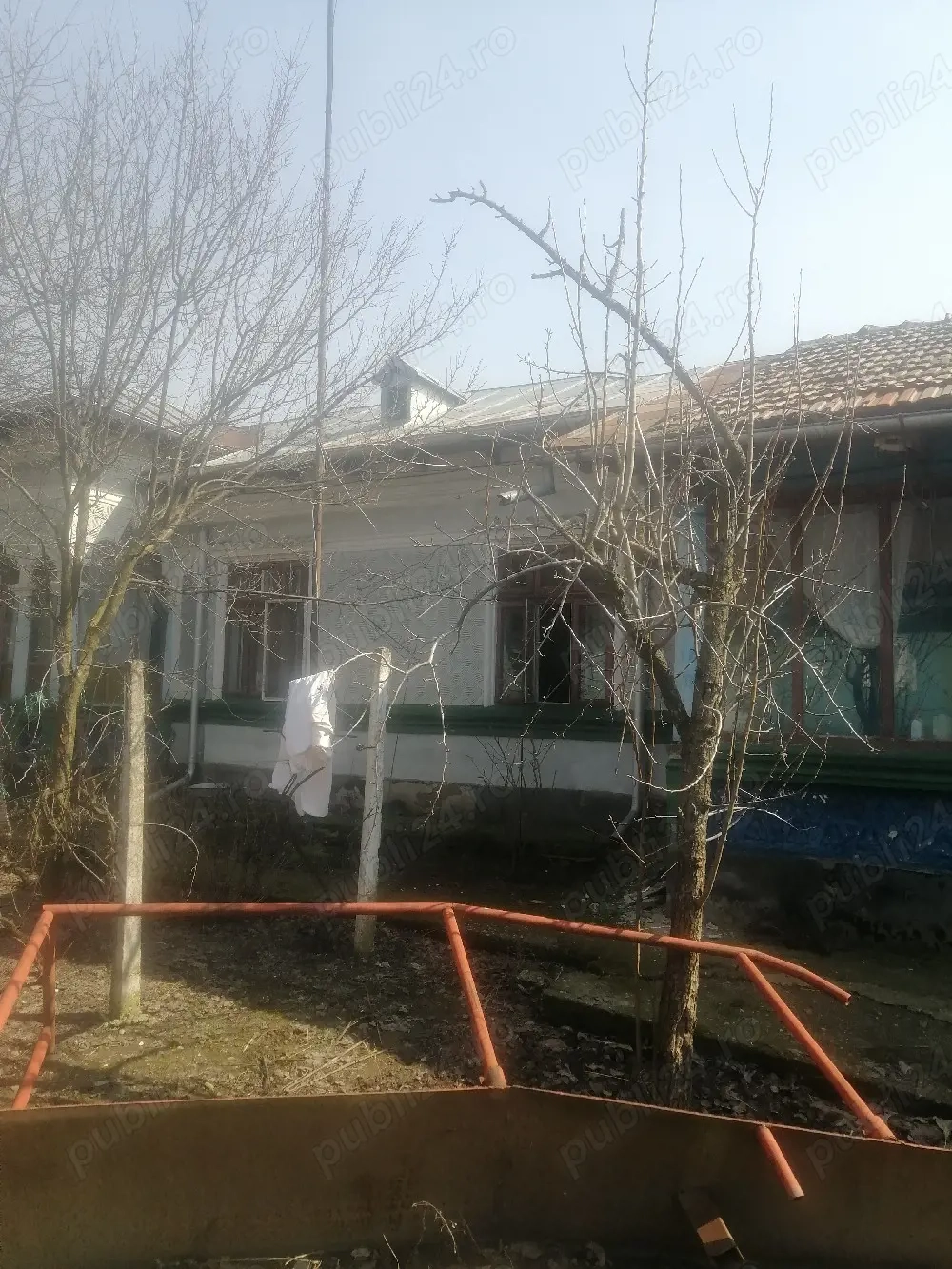 Vând casă la țară 